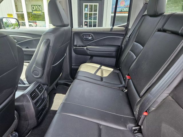 Vehicle image 34 of 77