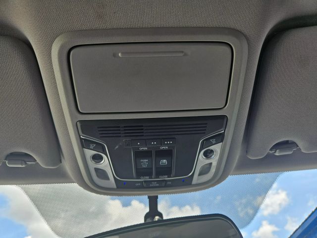 Vehicle image 72 of 77