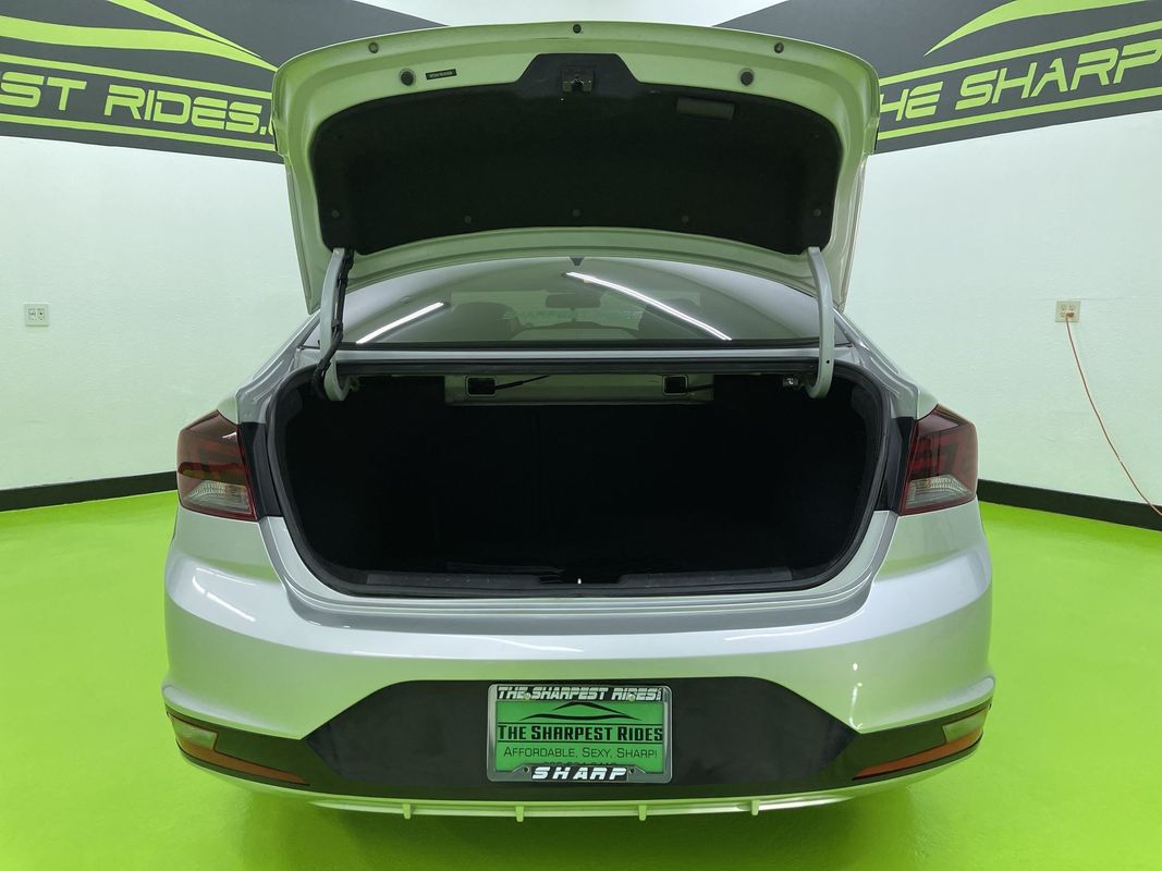 Vehicle image 11 of 28