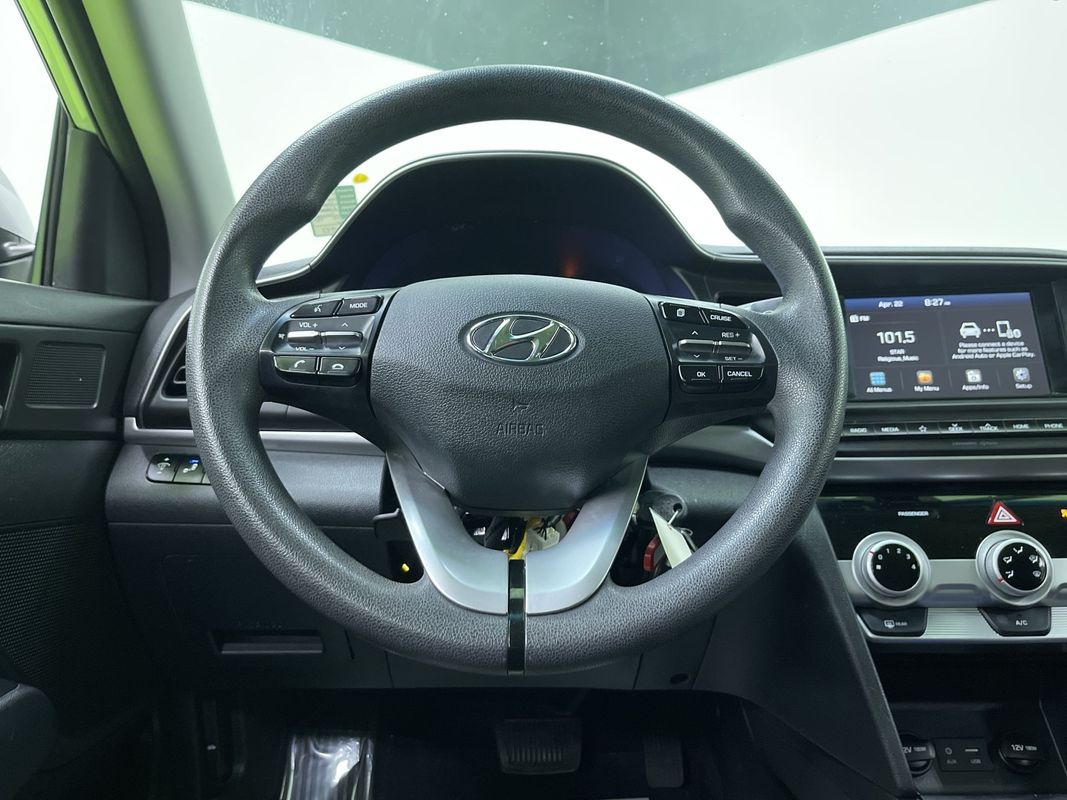 Vehicle image 19 of 28