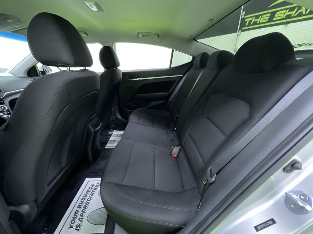 Vehicle image 25 of 28