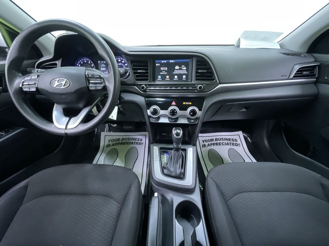 Vehicle image 17 of 28