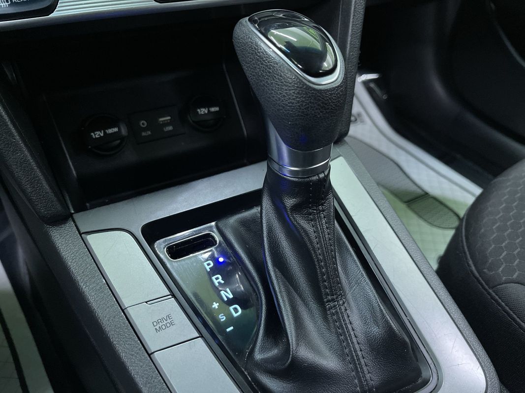 Vehicle image 23 of 28