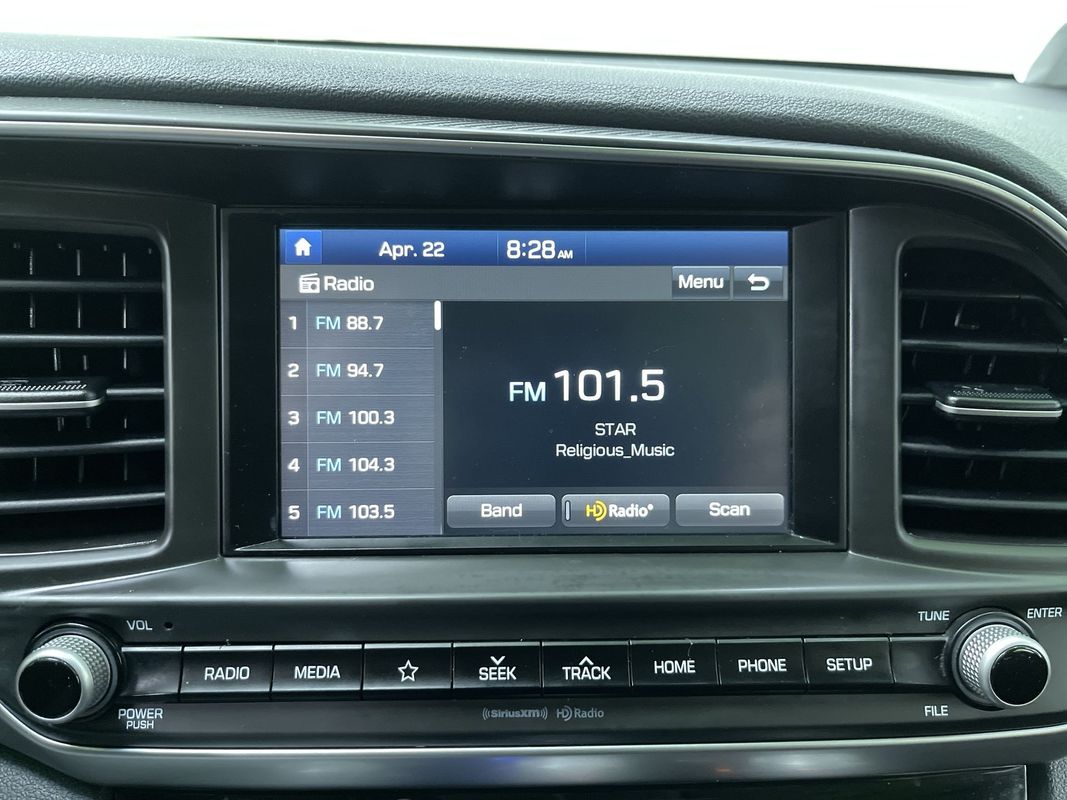 Vehicle image 20 of 28