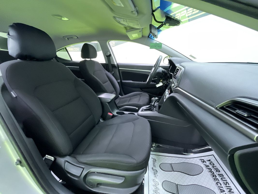 Vehicle image 27 of 28