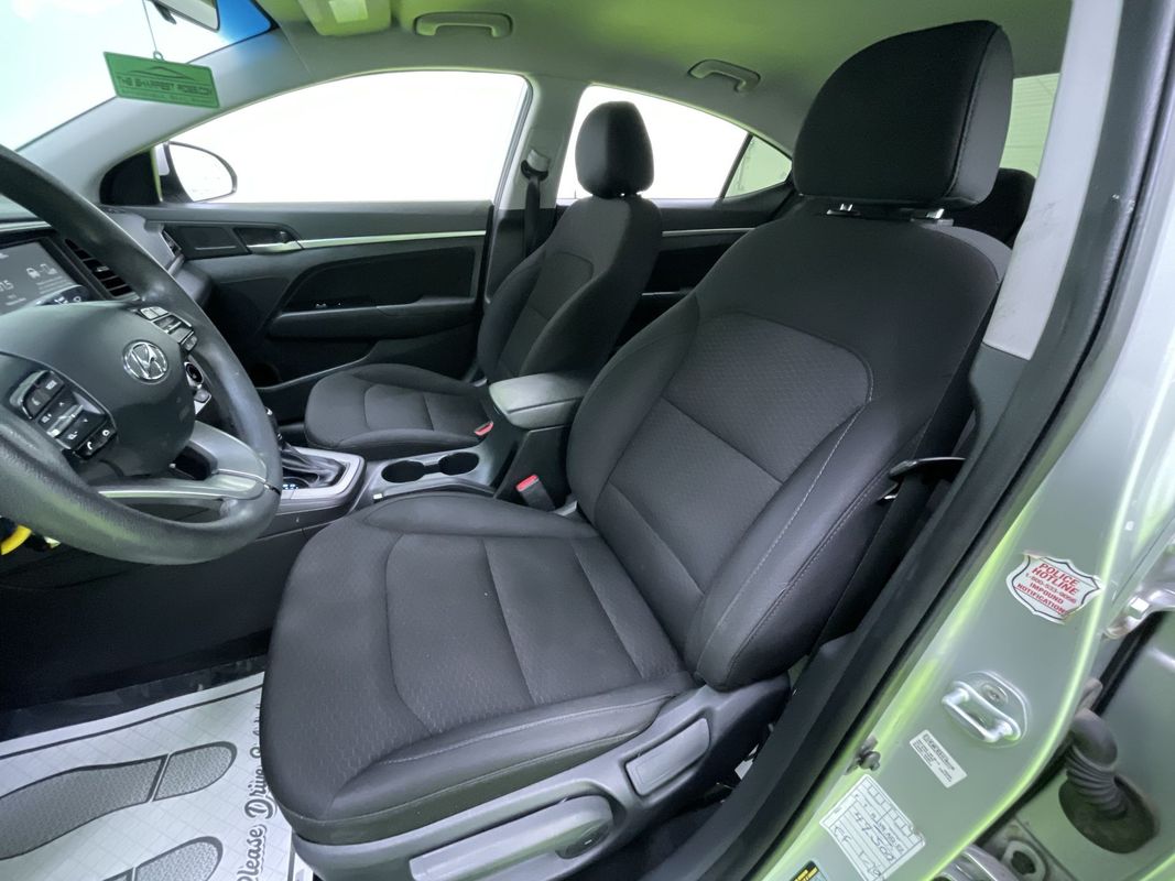 Vehicle image 16 of 28
