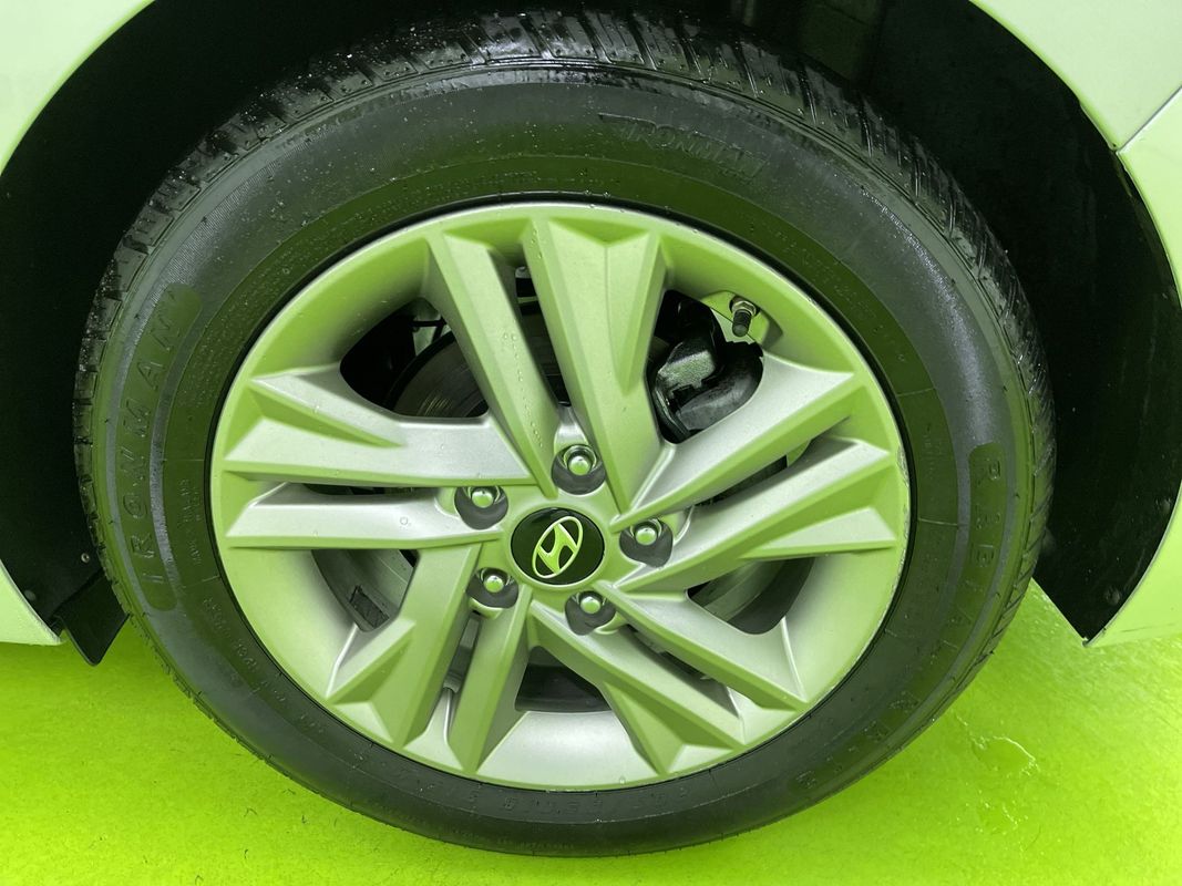 Vehicle image 14 of 28
