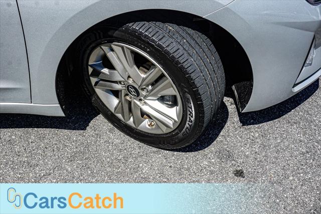 Vehicle image 19 of 40