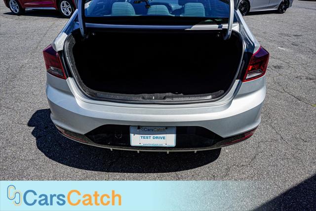 Vehicle image 21 of 40