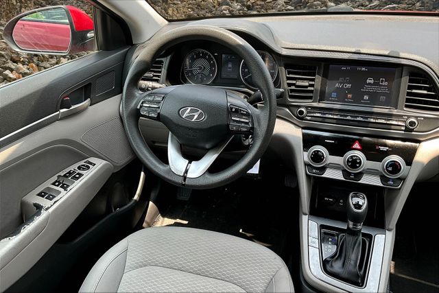 Vehicle image 11 of 32