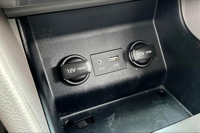 Vehicle image 30 of 32