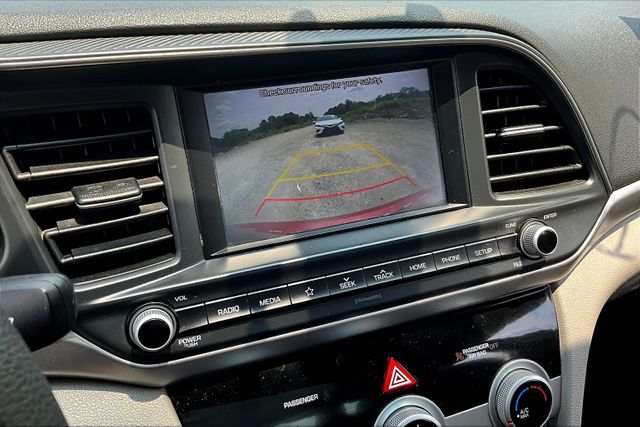 Vehicle image 22 of 32