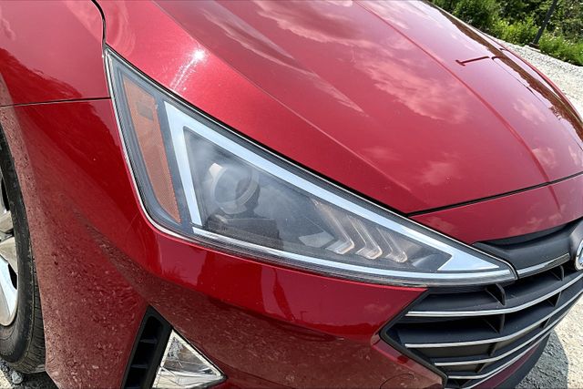 Vehicle image 27 of 32