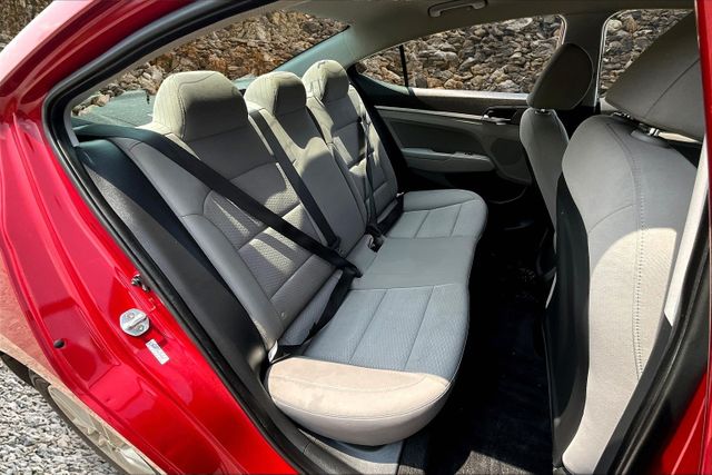 Vehicle image 9 of 32