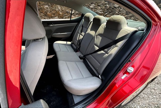 Vehicle image 10 of 32