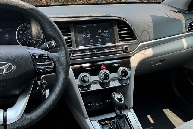 Vehicle image 12 of 32