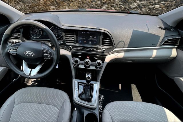 Vehicle image 17 of 32