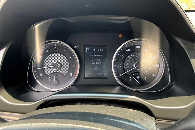 Vehicle image 21 of 32