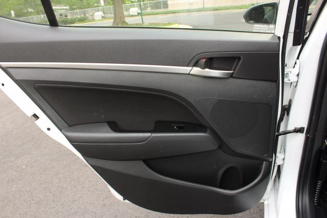Vehicle image 17 of 44