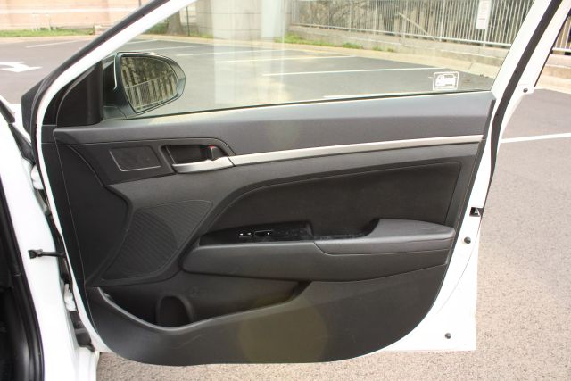 Vehicle image 31 of 44