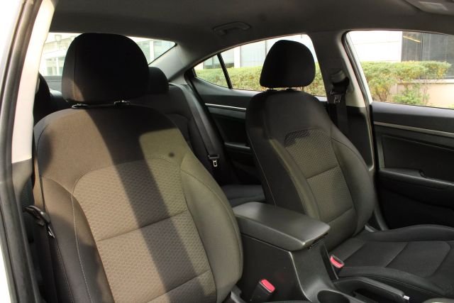 Vehicle image 33 of 44