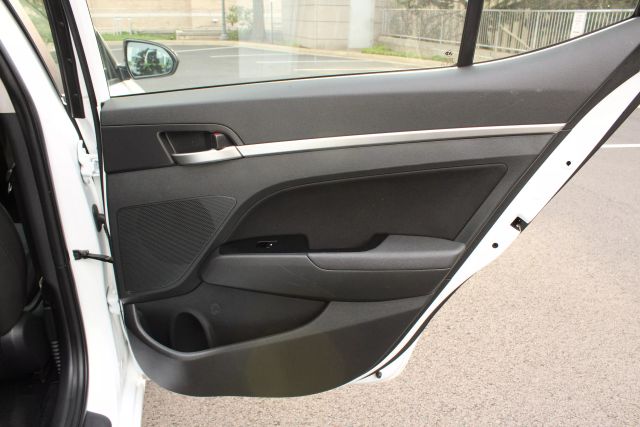 Vehicle image 25 of 44
