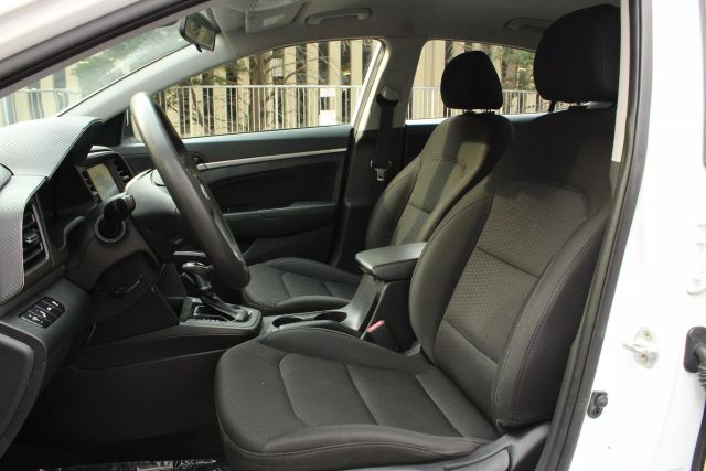 Vehicle image 16 of 44