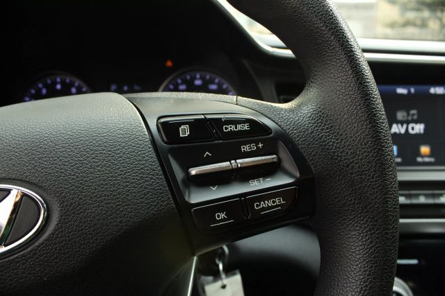 Vehicle image 37 of 44