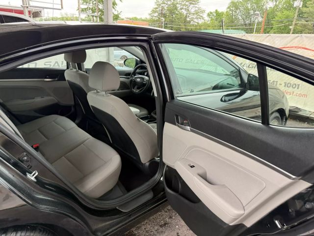 Vehicle image 21 of 47