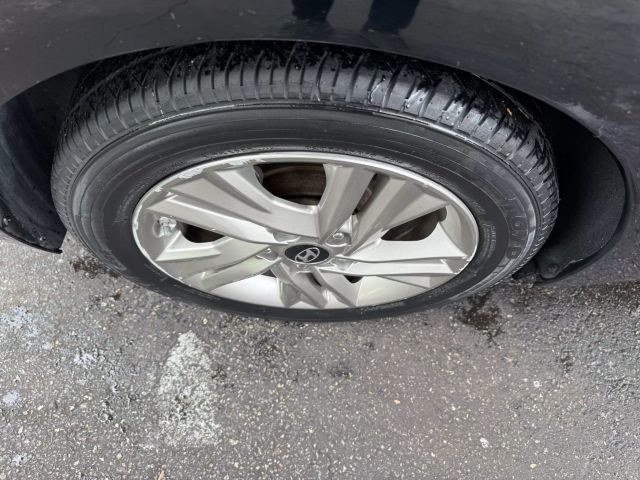 Vehicle image 43 of 47