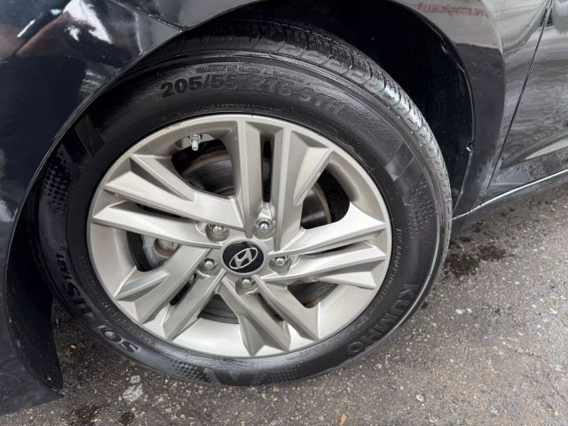 Vehicle image 37 of 47
