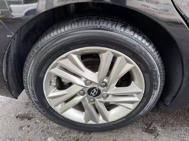 Vehicle image 44 of 47