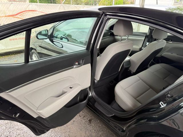 Vehicle image 17 of 47
