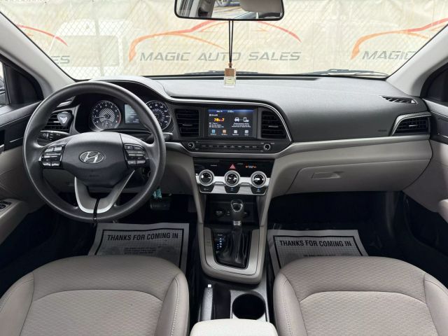 Vehicle image 27 of 47