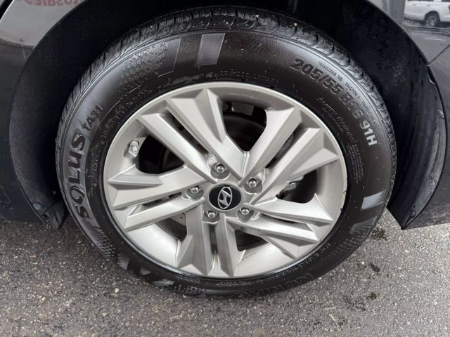 Vehicle image 40 of 47