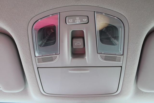 Vehicle image 22 of 42