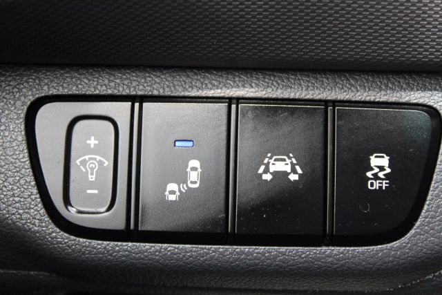 Vehicle image 27 of 42