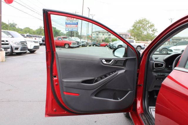 Vehicle image 7 of 42