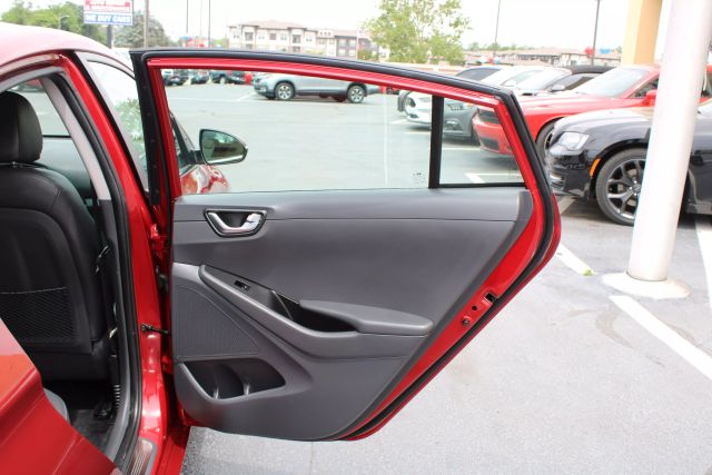 Vehicle image 29 of 42