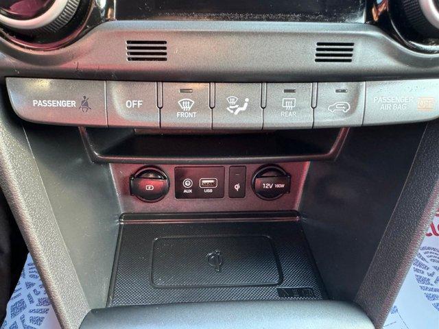 Vehicle image 33 of 42