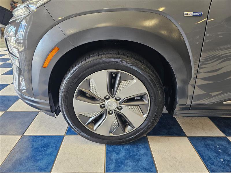 Vehicle image 24 of 26