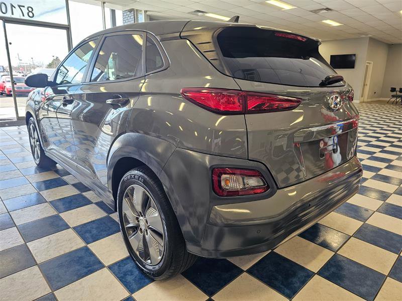 Vehicle image 4 of 26