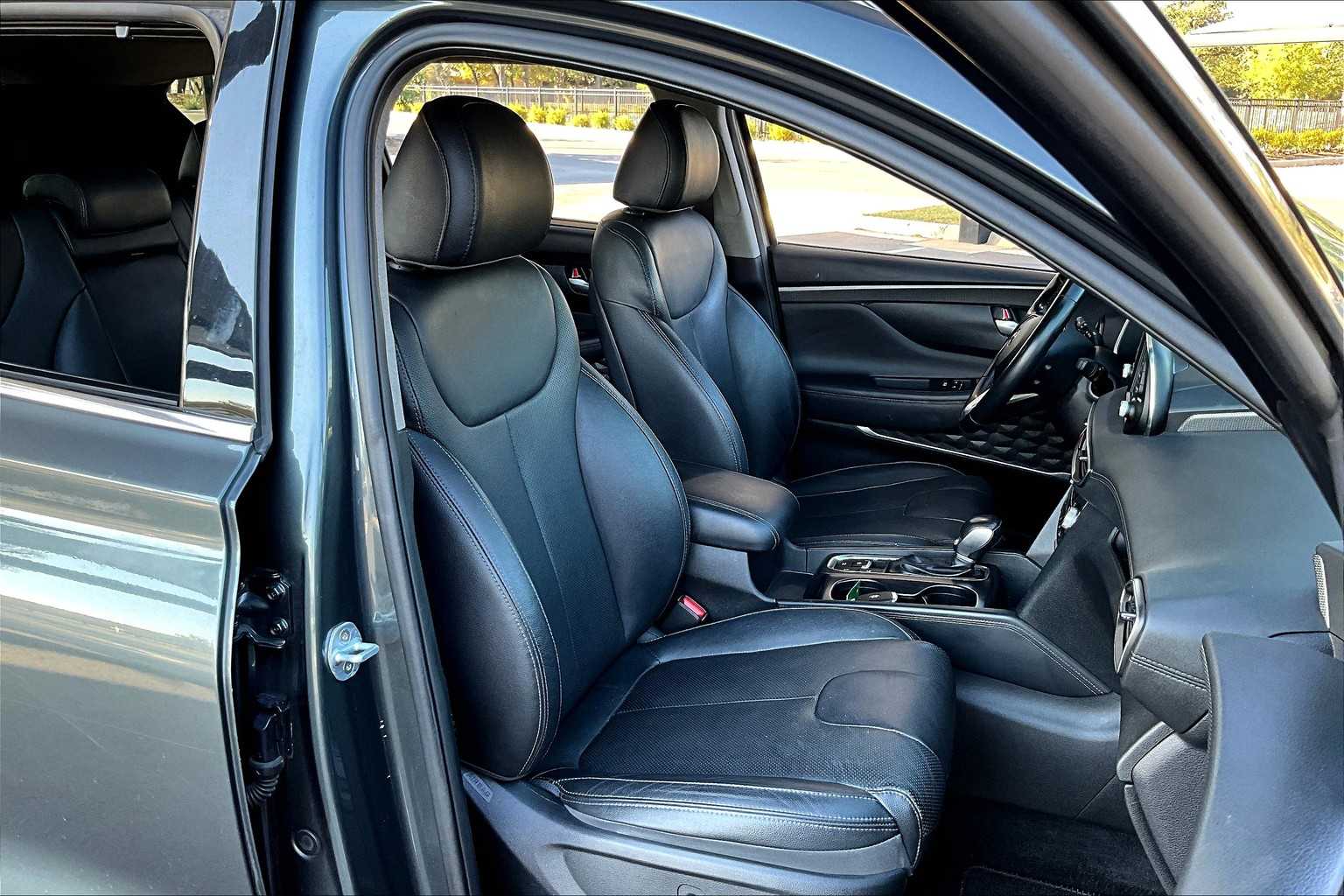 2019 Hyundai Santa Fe Limited Image 11 of 34