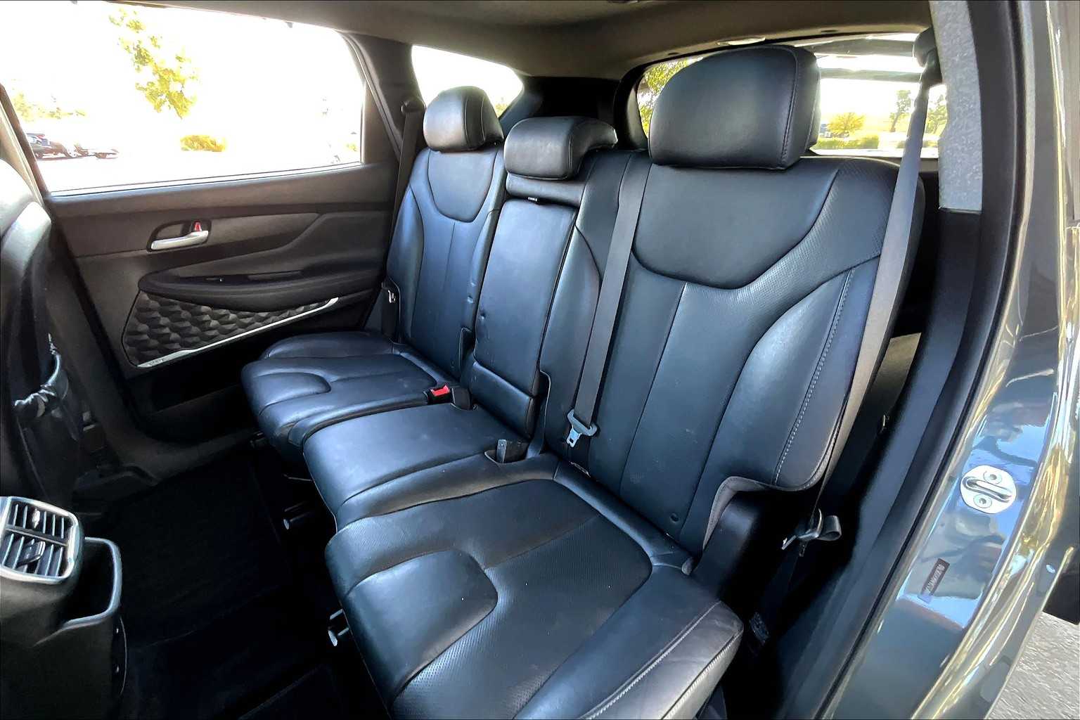 2019 Hyundai Santa Fe Limited Image 10 of 34