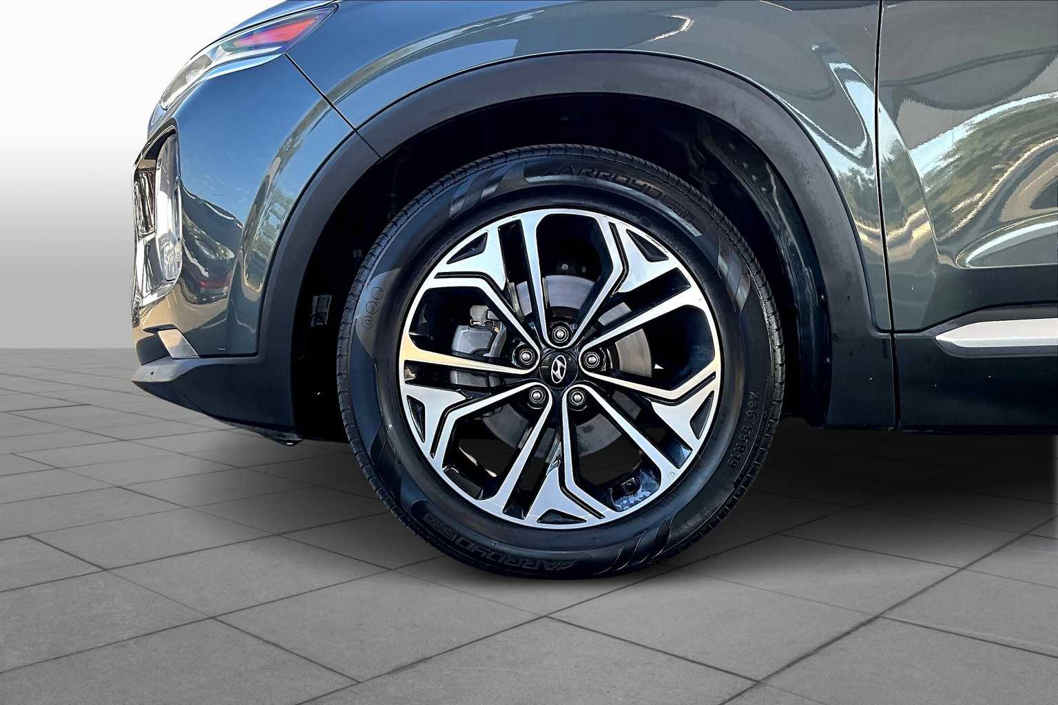 2019 Hyundai Santa Fe Limited Image 8 of 34