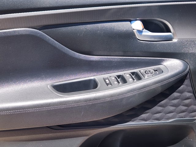 Vehicle image 14 of 21