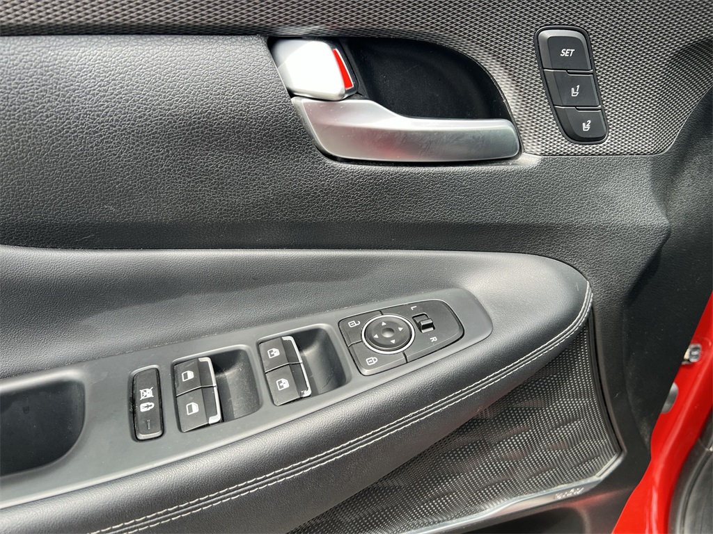 Vehicle image 20 of 24