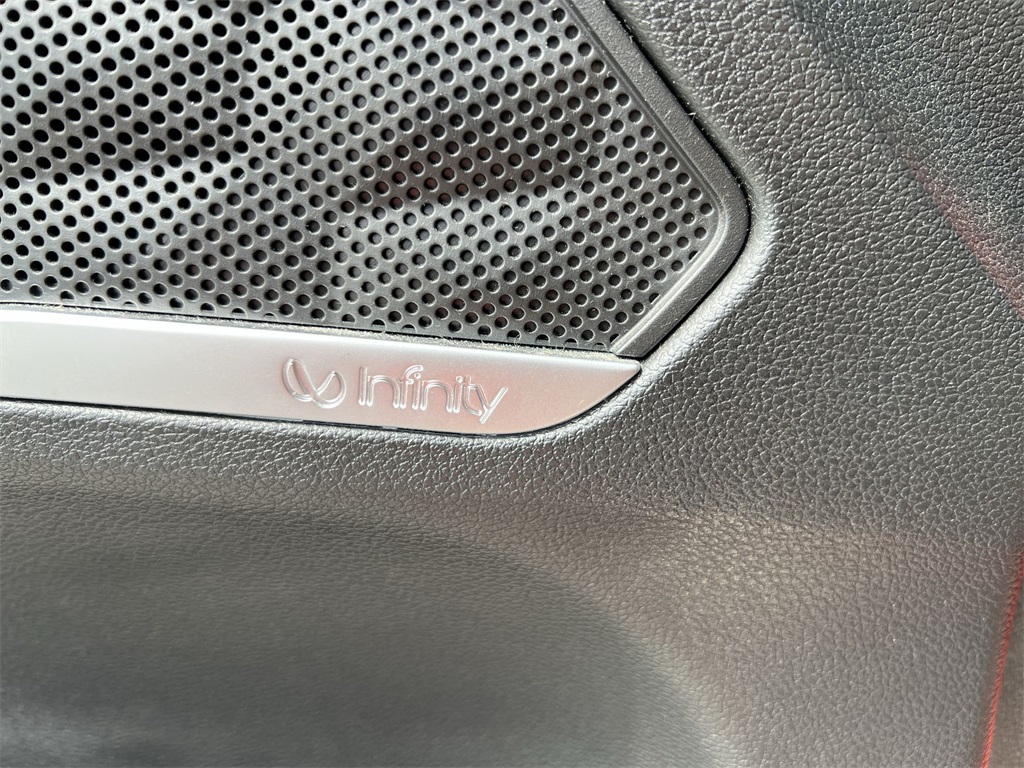 Vehicle image 21 of 24