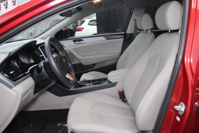 2019 Hyundai Sonata SE Image 3 of 24