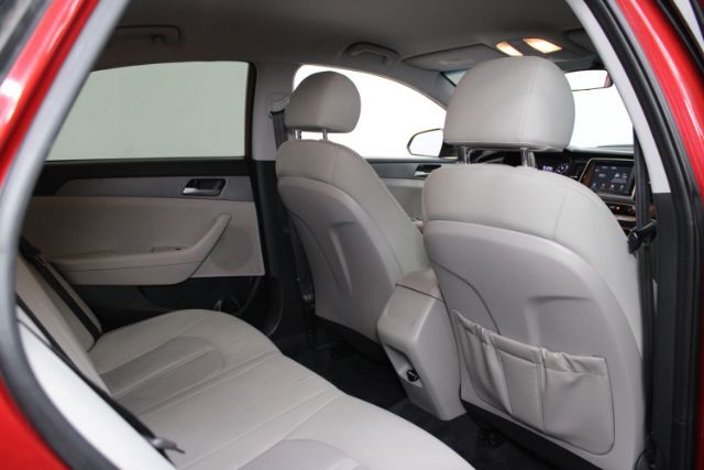 2019 Hyundai Sonata SE Image 2 of 24